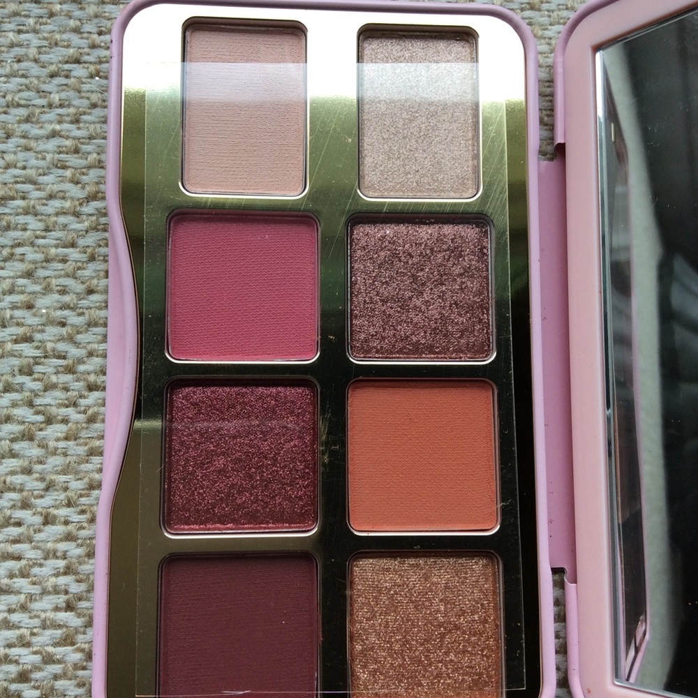 NIB🎭 Too-Faced Let's Play Eyeshadow Palette. - Picture 5 of 10